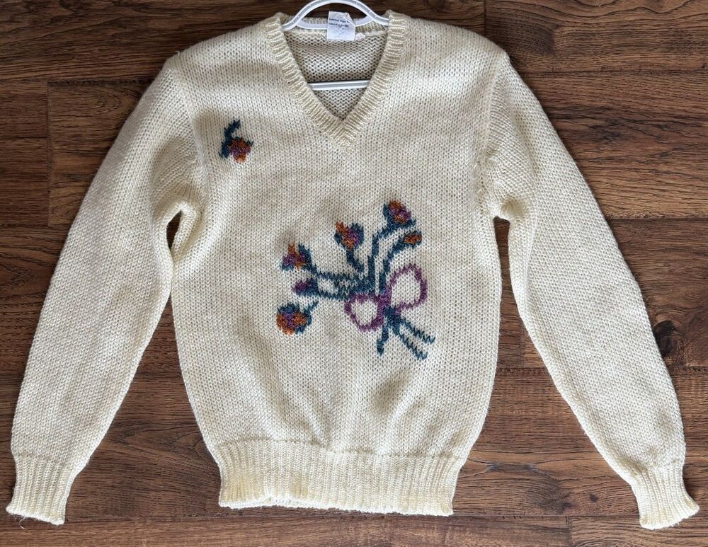 Vintage Queen’s Way Floral Embroidered Sweater V Neck Ivory Acrylic Korea M